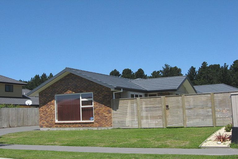 Photo of property in 4 Hoihere Place, Parklands, Christchurch, 8083