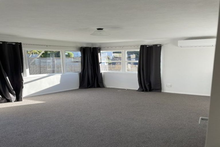 Photo of property in 1/8 Waikaremoana Place, Pakuranga Heights, Auckland, 2010
