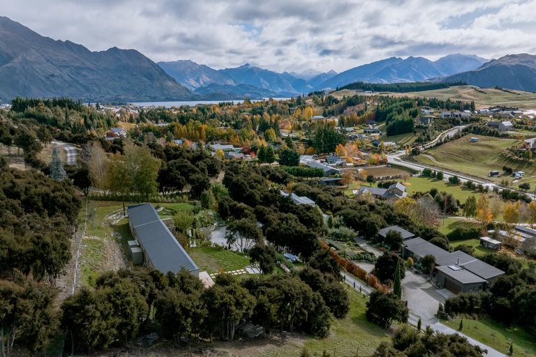 Photo of property in 18 Hidden Hills Drive, Wanaka, 9305