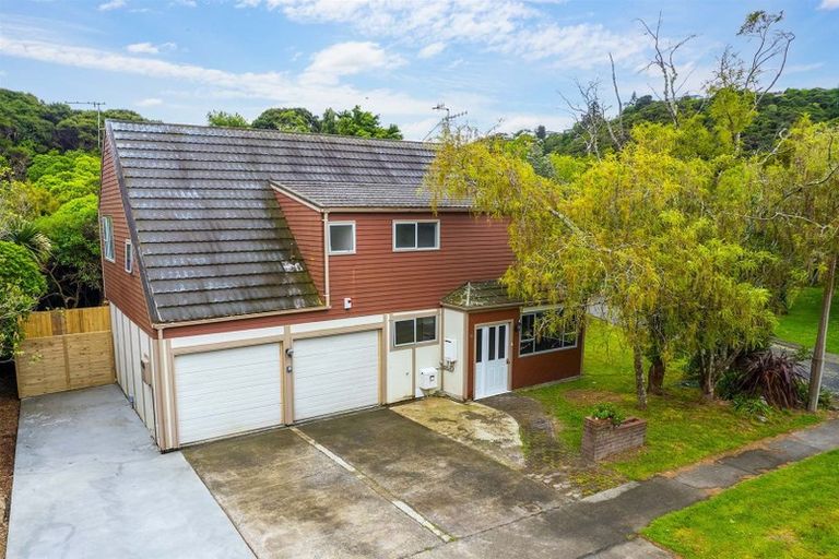 Photo of property in 19 Solander Place, Whitby, Porirua, 5024