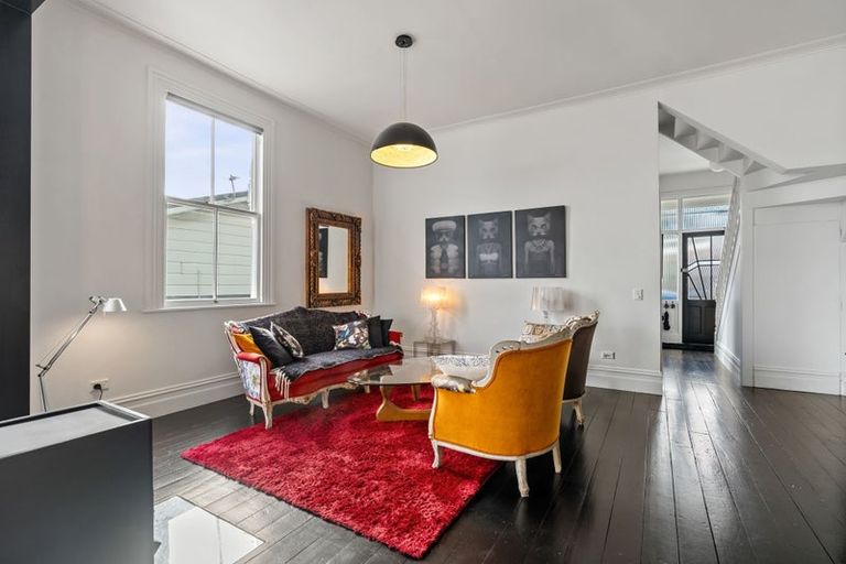 Photo of property in 66 Roxburgh Street, Mount Victoria, Wellington, 6011