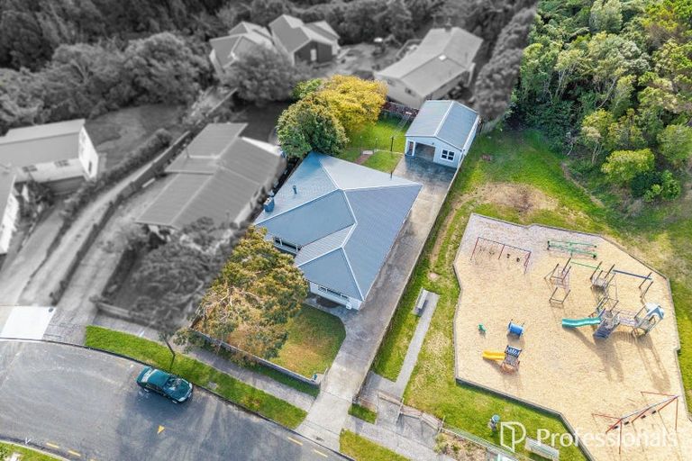 Photo of property in 19 Holly Grove, Maungaraki, Lower Hutt, 5010