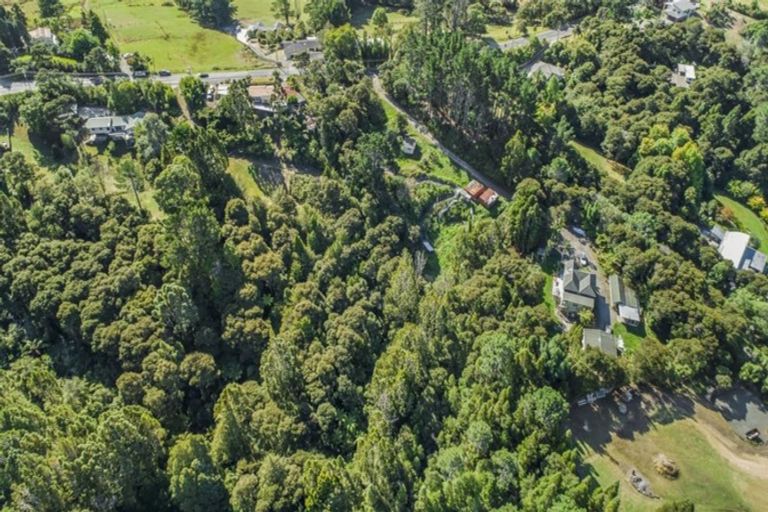 Photo of property in 188 Forest Hill Road, Waiatarua, Auckland, 0612