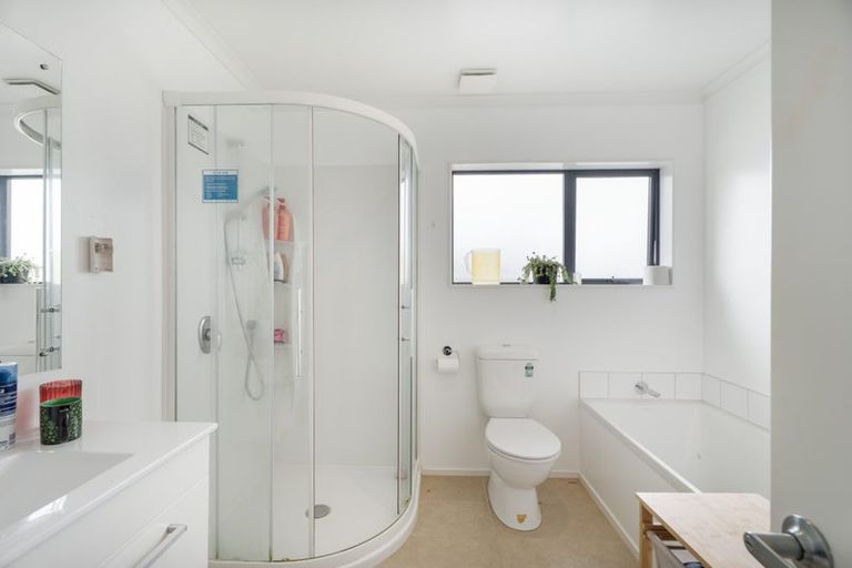 Photo of property in 77 Grenada Drive, Grenada Village, Wellington, 6037