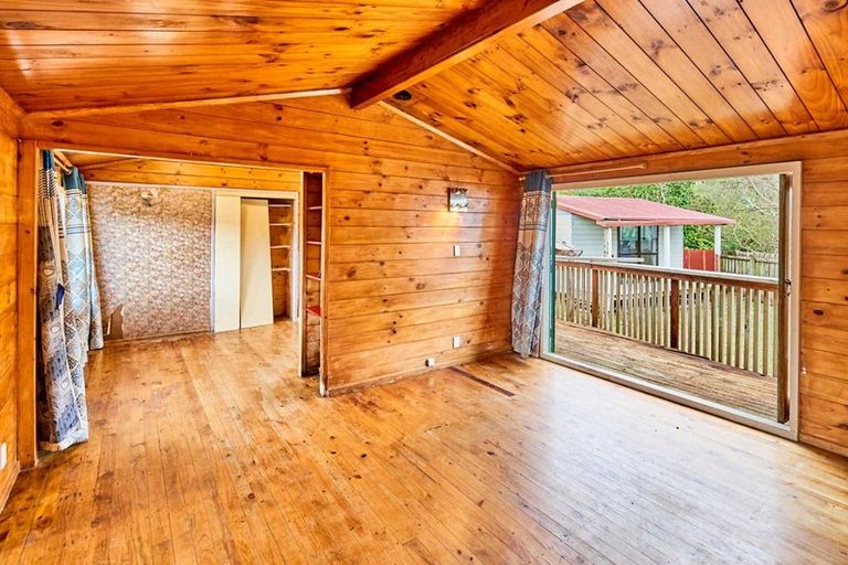 Photo of property in 3 Clematis Grove, Maungaraki, Lower Hutt, 5010