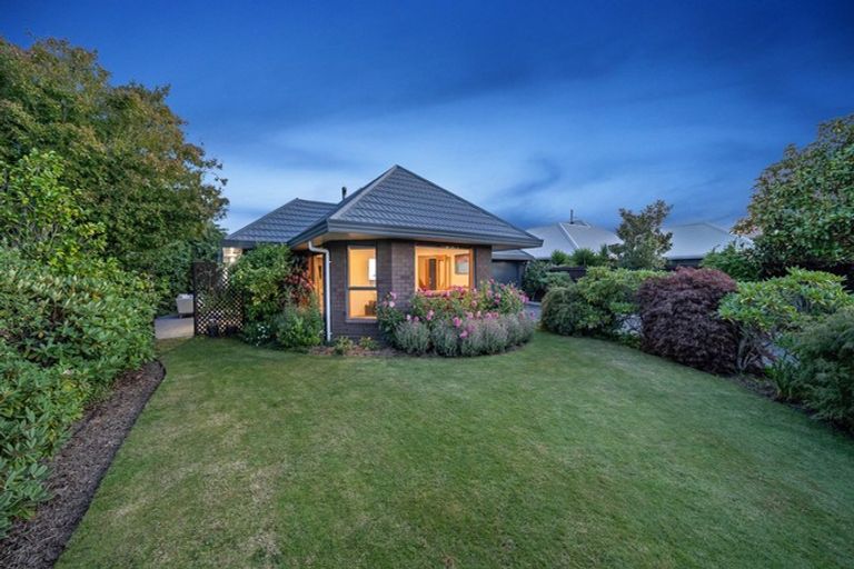 Photo of property in 18 Vanderbilt Place, Halswell, Christchurch, 8025
