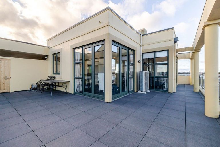 Photo of property in 3/6p Queen Street, Palmerston North, 4410