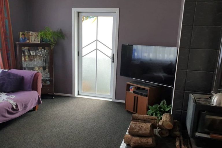 Photo of property in 80 Railway Street, Eltham, 4322