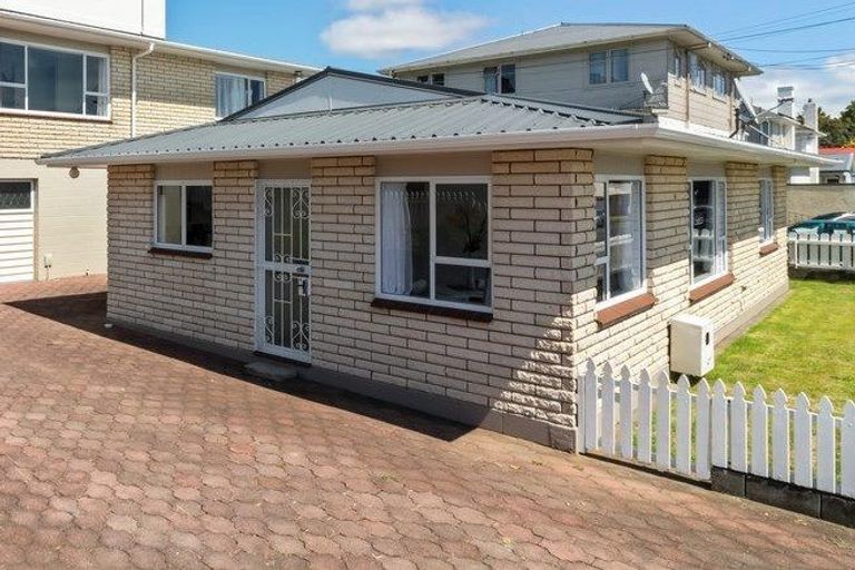 Photo of property in 21a Bulteel Street, New Plymouth, 4310