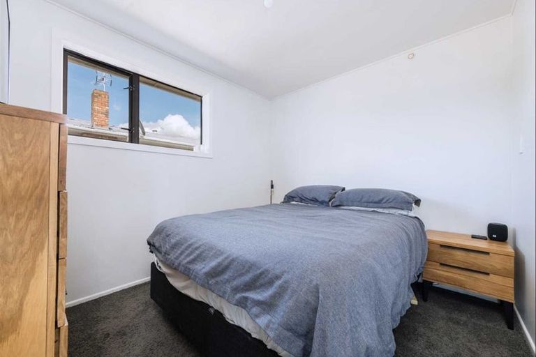 Photo of property in 16 Roberts Road, Te Atatu South, Auckland, 0610