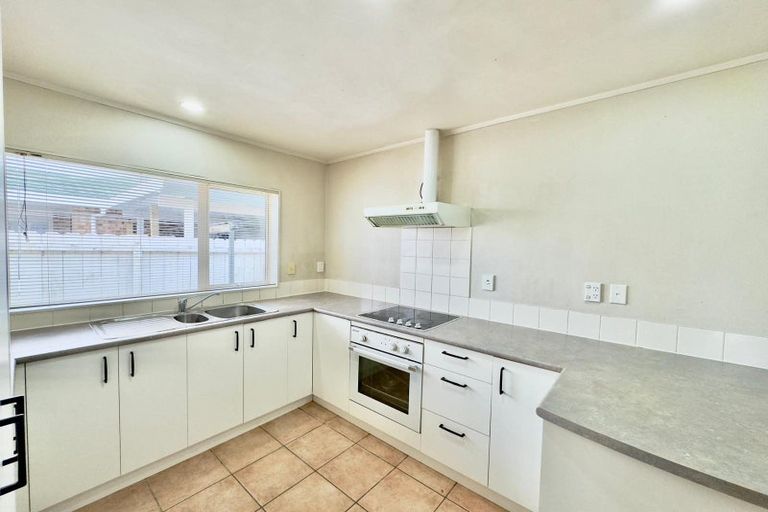 Photo of property in 84 Manuroa Road, Takanini, 2112