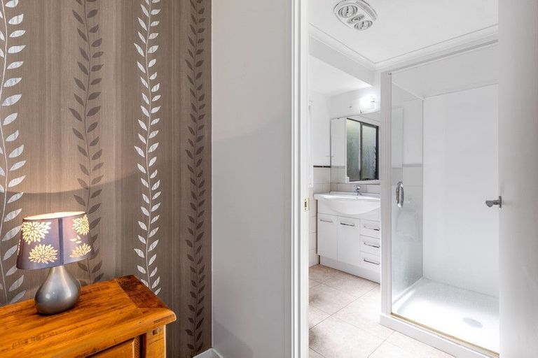 Photo of property in 42 Kristin Lane, Albany, Auckland, 0632