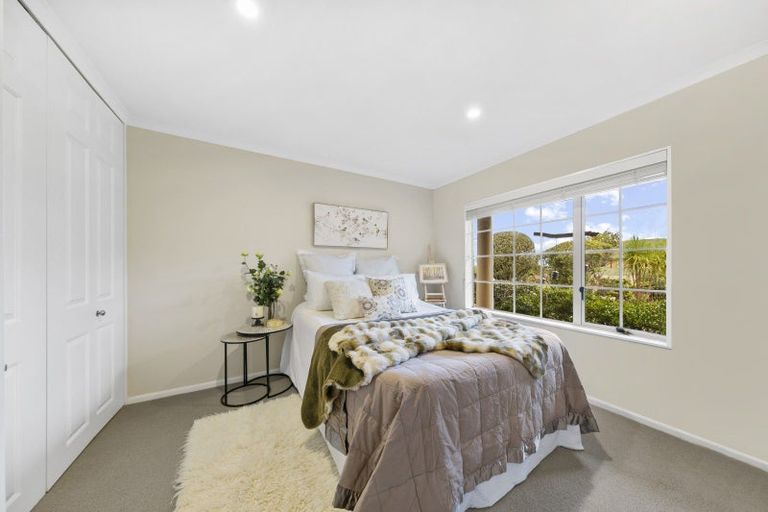 Photo of property in 12 San Jose Rise, Shamrock Park, Auckland, 2016