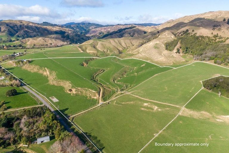 Photo of property in 130 Te Horo Hautere Cross Road, Hautere, Otaki, 5582