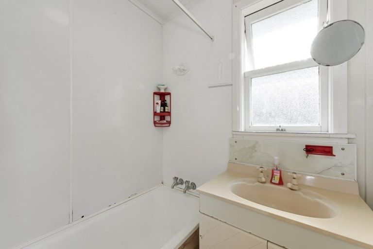 Photo of property in 16 Verel Street, Fairfield, Hamilton, 3214