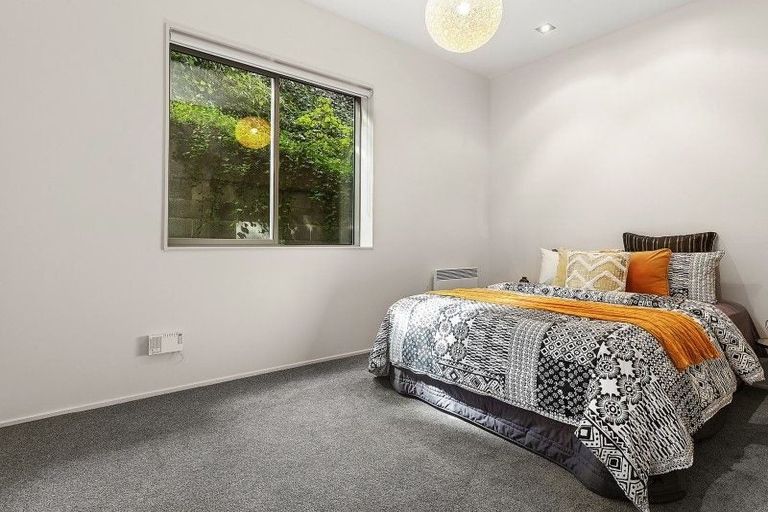 Photo of property in 2/2 Onslow Road, Khandallah, Wellington, 6035