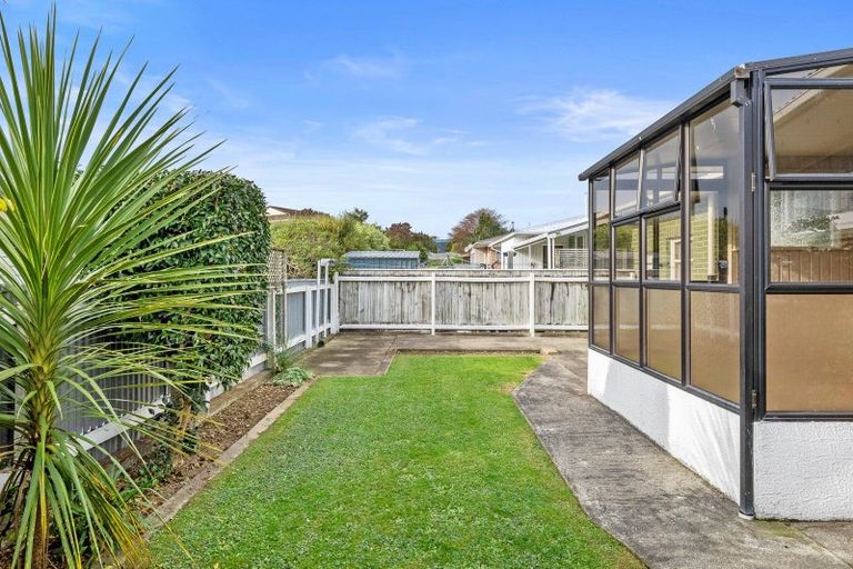 Photo of property in 43 Karaka Crescent, Levin, 5510