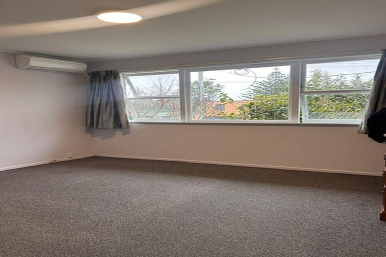Photo of property in 2a Chapman Road, Te Atatu Peninsula, Auckland, 0610