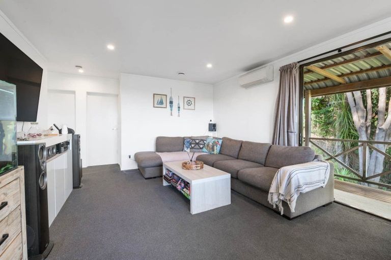 Photo of property in 183 Wade River Road, Wade Heads, Whangaparaoa, 0932