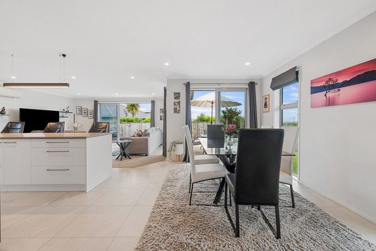 Photo of property in 14 Poutawa Lane, Clarks Beach, 2122