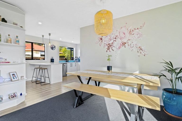 Photo of property in 9 Laredo Grove, Totara Park, Upper Hutt, 5018