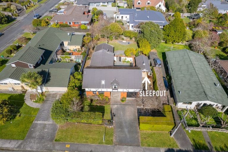 Photo of property in 10 Kakariki Grove, Waikanae, 5036