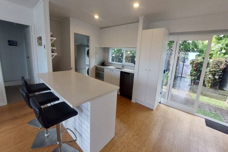 Photo of property in 1/5a Pullum Street, Birkenhead, Auckland, 0626