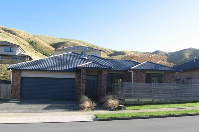 Photo of property in 77 Amesbury Drive, Churton Park, Wellington, 6037