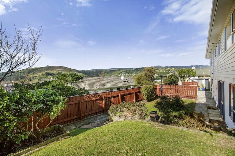 Photo of property in 4 Saint Aidans Way, Tawa, Wellington, 5028