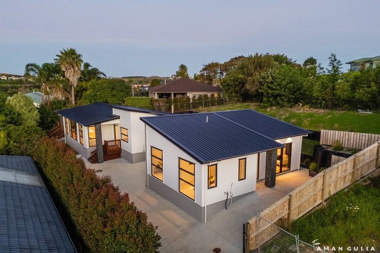 Photo of property in 26b Gulf Harbour Drive, Gulf Harbour, Whangaparaoa, 0930