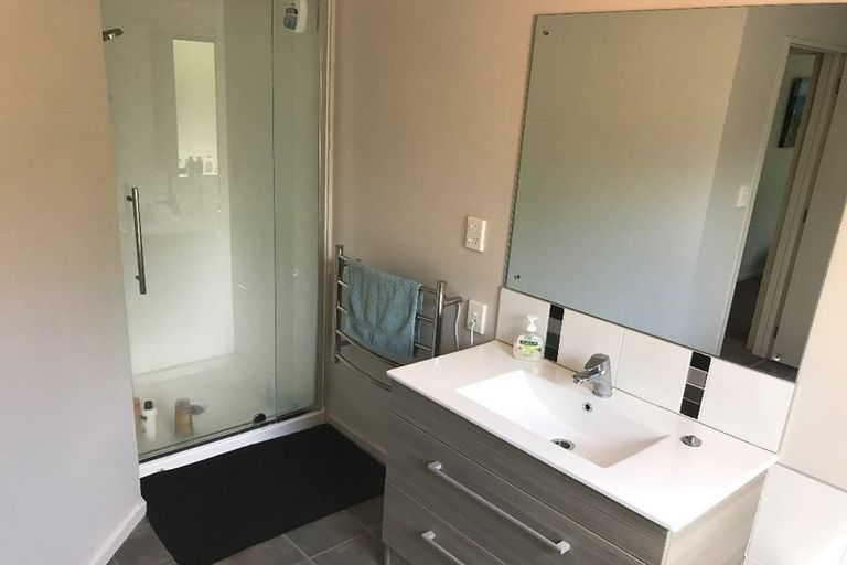 Photo of property in 16/3 Erewhon Place, Birkdale, Auckland, 0626