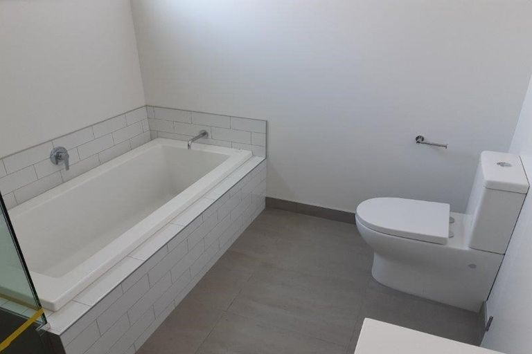 Photo of property in 6 Matakanui Lane, Wanaka, 9305