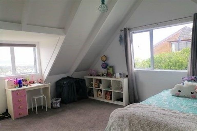 Photo of property in 5 Jacaranda Grove, Maungaraki, Lower Hutt, 5010