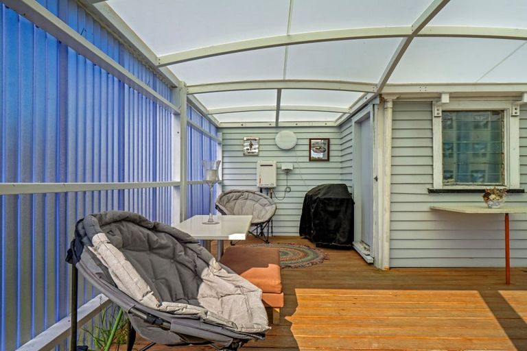 Photo of property in 11 Bear Street, Waverley, 4510