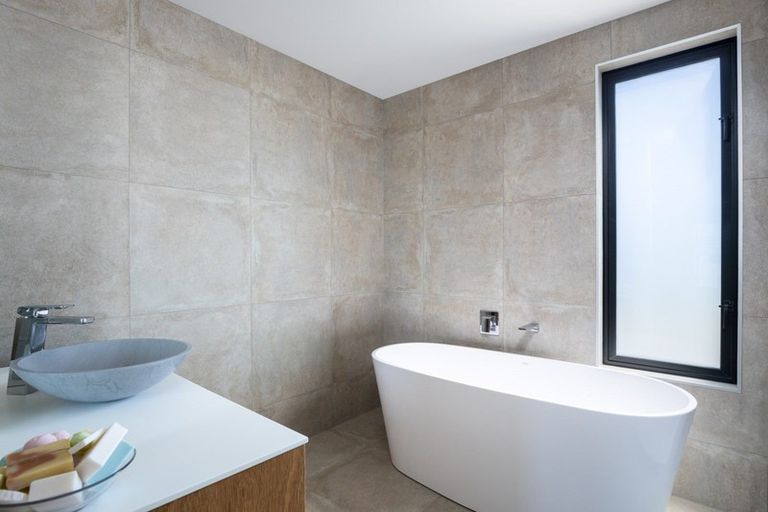 Photo of property in 5 Seaton Street, Strandon, New Plymouth, 4312