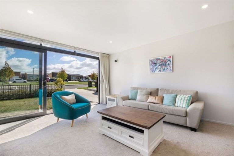 Photo of property in 6 Leadership Crescent, Papakura, 2110