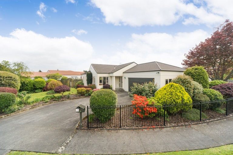 Photo of property in 18 Dalfield Place, Highbury, Palmerston North, 4412
