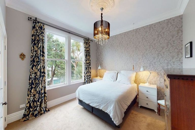 Photo of property in 37 Grove Road, Kelburn, Wellington, 6012