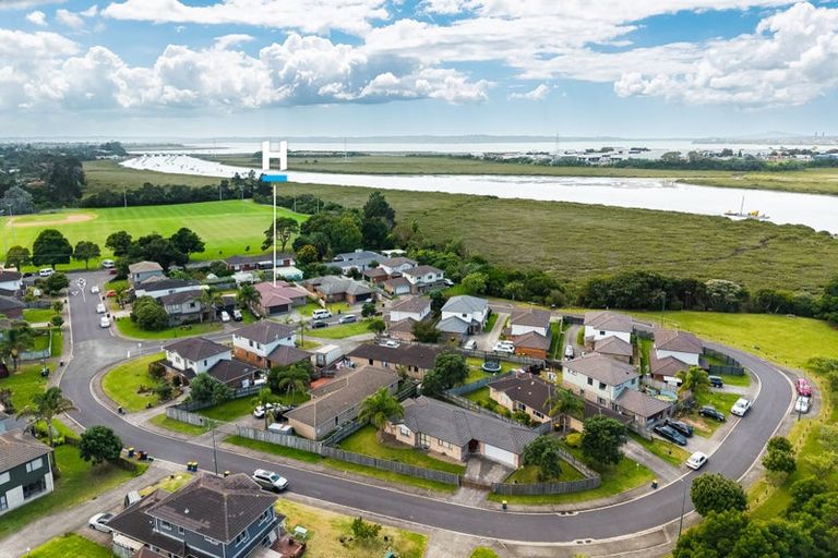 Photo of property in 37 Riverglade Parkway, Te Atatu South, Auckland, 0610