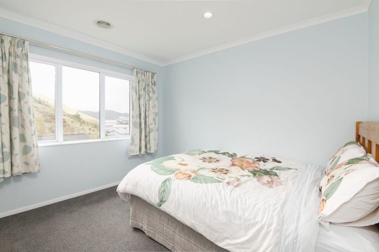Photo of property in 17 Bickerton Rise, Churton Park, Wellington, 6037