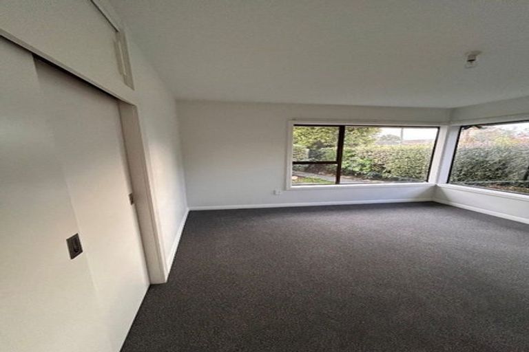 Photo of property in 8 Oakdale Street, Avonhead, Christchurch, 8042