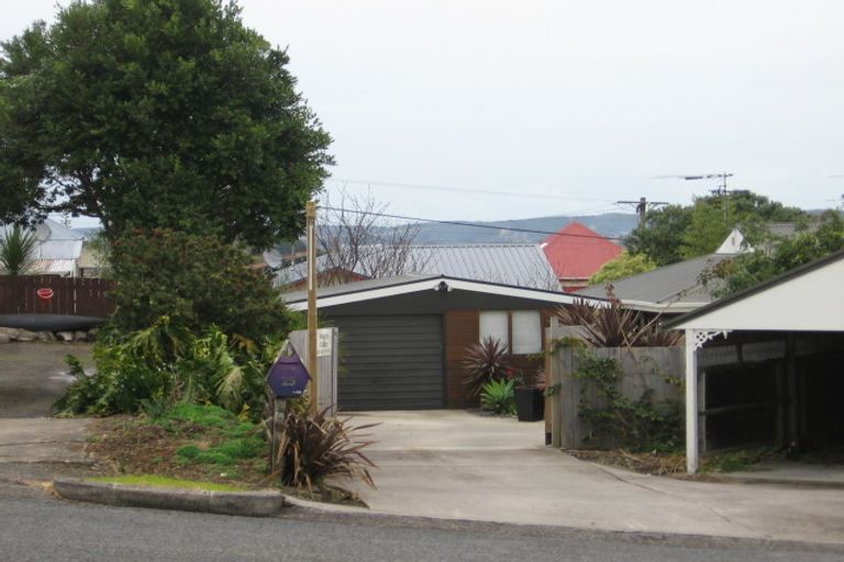 Photo of property in 25 Karaka Street, Helensville, 0800