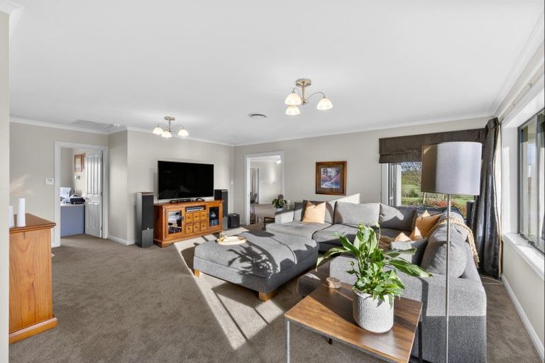 Photo of property in 44 Tutakarae Road, Kelvin Grove, Palmerston North, 4470