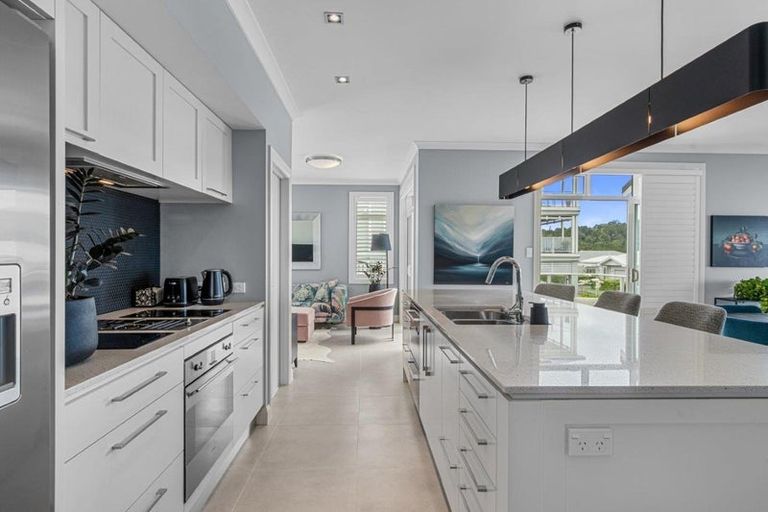 Photo of property in 25 Panorama Heights, Orewa, 0931