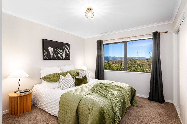 Photo of property in 21 Mcewen Crescent, Riverstone Terraces, Upper Hutt, 5018