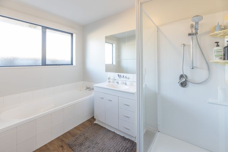 Photo of property in 18 Durrell Way, Rolleston, 7614