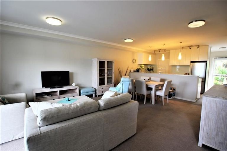 Photo of property in 33 Landmark Terrace, Orewa, 0931