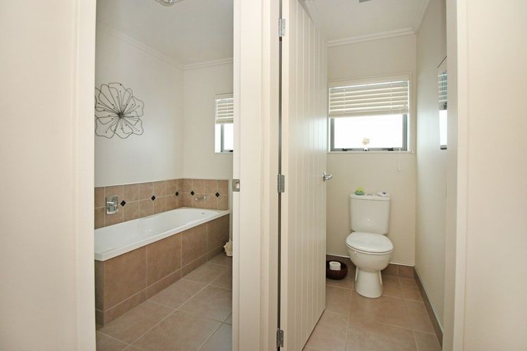Photo of property in 23 Rosalie Terrace, Kelvin Grove, Palmerston North, 4414
