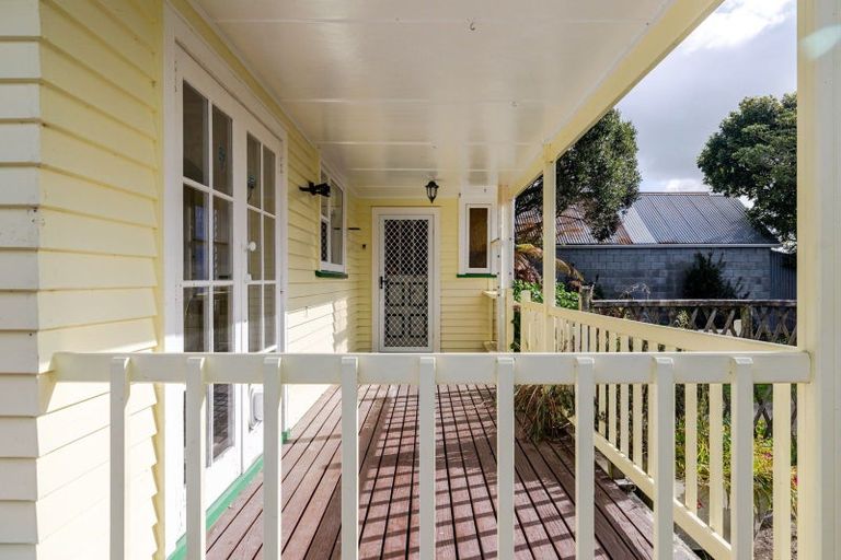 Photo of property in 38 Peters Avenue, Cloverlea, Palmerston North, 4412