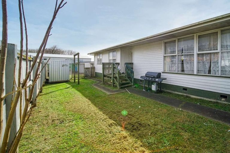 Photo of property in 489 Massey Road, Mangere, Auckland, 2022